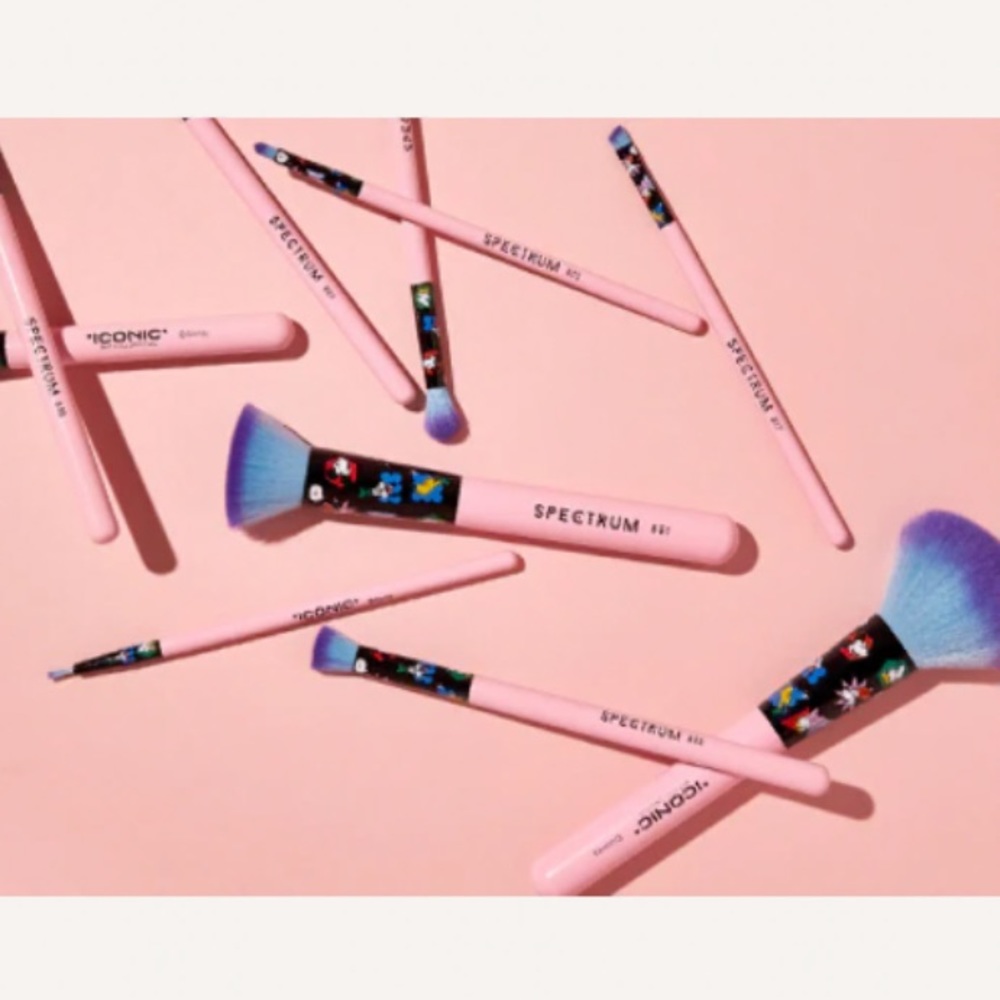 Disney Iconic x Spectrum Collections Brush Bundle Set Collection - Picture 2 of 2